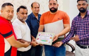 कोविड-19 मे किये गये लोक भलाई कार्य के लिए आल इंडिया वर्कर कांग्रेस ने नौजबान सभा सोसाइटी को किया सम्मानीत
