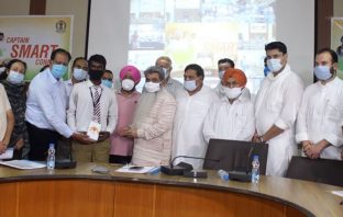 BHARAT BHUSHAN ASHU LAUNCHES ‘PUNJAB SMART CONNECT SCHEME’ IN DISTRICT LUDHIANA, HANDS OVER PHONES TO 10 CLASS XII STUDENTS IN SYMBOLIC GESTURE