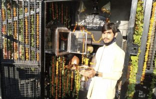 श्री ज्वाला माता फवारा चौक स्थित शनि मंदिर में ज्योति स्थापना की गई
