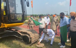 ਜੈਨਪੁਰ ਡੰਪ ਸਾਈਟ ਵਿਖੇ ਸਪੋਰਟਸ ਪਾਰਕ ਦੀ ਉਸਾਰੀ ਲਈ ਰਾਹ ਪੱਧਰਾ: ਭਾਰਤ ਭੂਸ਼ਣ ਆਸ਼ੂ ਆਸ਼ੂ ਵੱਲੋਂ ਮਿੱਟੀ ਪਰਖਣ ਦੇ ਕੰਮ ਦਾ ਉਦਘਾਟਨ