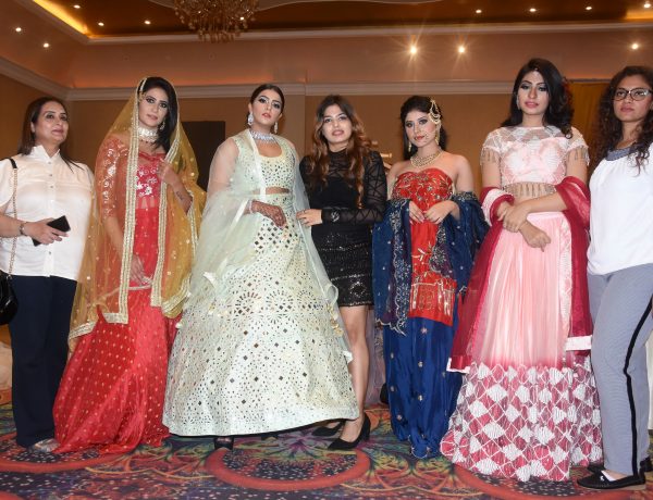 वर्चुअल फैशन शो शूट में मॉडल्स ने भिखरे अपने जल्वे