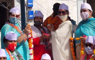 महिला कांग्रेस ने राष्ट्रपिता महात्मा गांधी व पूर्व प्रधानमंत्री लाल बहादुर शास्त्री को किया नमन