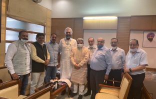 व्यापारियो का एक शिष्टमंडल वित्त मंत्री मनप्रीत बादल से मिला जी एस टी के आ रहे नोटिसो को रोकने संबंधी
