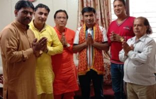जय माँ सरस्वती वेल्फेयर सोसाइटी ने ज्योति जला कर मनाया धार्मिक गायक शिव भारद्वाज जी का जन्मदिन