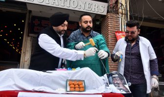 लुधियाना के नौजवानों ने सराभा नगर में अनोखे ढंग से किसानों के पक्ष में अंध भक्तों खिलाफ किया रोष प्रदर्शन