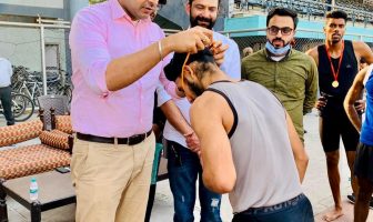 ਸੁਖਵਿੰਦਰ ਸਿੰਘ ਬਿੰਦਰਾ ਵੱਲੋਂ ਗੁਰੂ ਨਾਨਕ ਸਟੇਡੀਅਮ ਵਿਖੇ ਖਿਡਾਰੀਆਂ ਨੂੰ ਕੀਤਾ ਸਨਮਾਨਤ