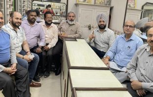 स्वर्णकार संघ लुधियाना रजिस्टर्ड,सराफा बाजार,लुधियाना की एक मीटिंग अध्यक्ष प्रिंस बब्बर की अध्यक्षता में हुई