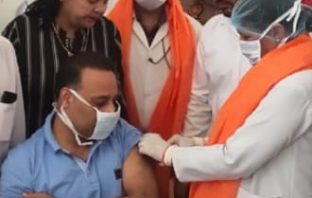 विधायक संजय तलवाड के यतनो से हल्का पूर्वी के अलग अलग वार्ड में कोविड-19 वैक्सीन लगाने का कैम्प का आयोजन किया गया