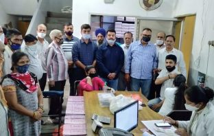 चेयरमैन पवन दीवान व विधायक सुरेंदर डावर ने कश्मीर नगर में किया कोरोना वेक्सिनेशन कैम्प का उदघाटन