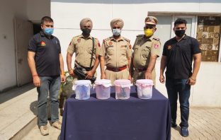पंजाब पुलिस द्वारा गैंगस्टर गैवी के पाँच साथी गिरफ्तार; 1.25 किलो ग्राम हेरोइन, 3 पिस्तौल और 3 वाहन बरामद