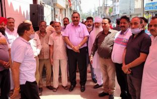 कलोनाईजर मुकेश वर्मा ने सक्रांति पर वार्ड नं 57 में किया भंडारे का आयोजन