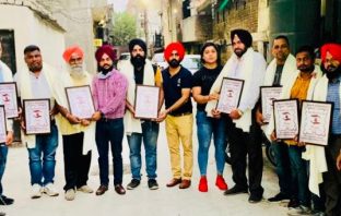 वर्ल्ड ब्लड डोनर डे पर ब्लड सेवा टीम और लुधियाना यूथ फेडरेशन ने ब्लड सेवा के महान योद्धाओ को किया सम्मानित