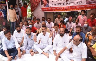 स्वयं-भू राष्ट्र भक्त नेताओ के दबाव में शहीद इंदिरा गांधी का अपमान करने वालों पर दर्ज नहीं हो रहा अपराधिक मामला : बब्बू वालिया