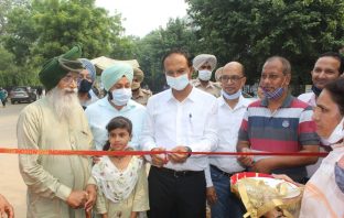 ਡੀ.ਸੀ. ਵੱਲੋਂ ਐਨ.ਸੀ.ਐਲ.ਪੀ. ਸਕੂਲ ਦੀ ਵਿਦਿਆਰਥਣ ਨੂੰ ਇਸ਼ਮੀਤ ਸਿੰਘ ਸੰਗੀਤ ਅਕੈਡਮੀ ‘ਚ ਕਰਵਾਇਆ ਦਾਖ਼ਲ