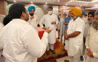 ਗਮਾਡਾ ਵੱਲੋਂ ਐਲ.ਓ.ਆਈ ਅਤੇ ਅਲਾਟਮੈਂਟਾਂ ਦੀ ਦੇਰੀ ਨੂੰ ਲੈ ਕੇ ਐੱਮ.ਪੀ ਤਿਵਾੜੀ ਨੂੰ ਮਿਲਿਆ ਵਫ਼ਦ