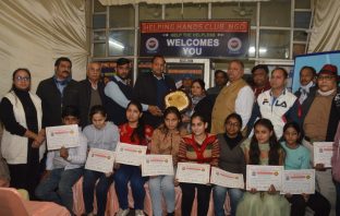 आई.ओ.एल कंपनी ने हेल्पिंग हेंड्स क्लब एन. जी. ओ. को दिया बहुमूल्य योगदान