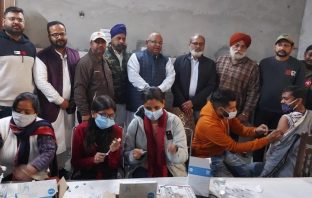 पार्षद अग्रवाल ने लगवाया 30वां टीकाकरण कैम्प