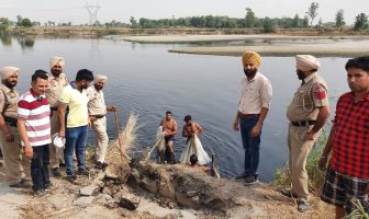 ਪੰਜਾਬ ਦੀ ਆਬਕਾਰੀ ਟੀਮ ਵੱਲੋਂ ਬੇਟ ਏਰੀਏ ‘ਚ ਛਾਪੇਮਾਰੀ, 2.80 ਲੱਖ ਕਿਲੋਗ੍ਰਾਮ ਲਾਹਣ ਅਤੇ 100 ਲੀਟਰ ਨਾਜਾਇਜ਼ ਸ਼ਰਾਬ ਕੀਤੀ ਨਸ਼ਟ