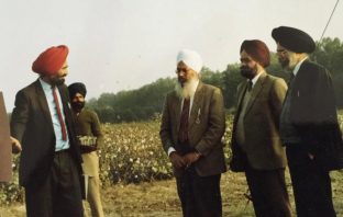 1984 ਵਿੱਚ ਦਰਬਾਰ ਸਾਹਿਬ ਕੇ ਹਮਲੇ ਵੇਲੇ ਕਰਫਿਊ ਦੇ ਬਾਵਜੂਦ ਵਿਗਿਆਨ ਤਜ਼ਰਬੇ ਬਚਾਉਣ ਦਾ ਧਰਮ ਨਿਭਾਇਆ ਡਾਃ ਲ ਸ ਰੰਧਾਵਾ ਨੇ