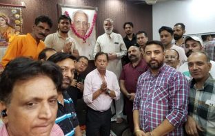 हिन्दू हृदय सम्राट अमर शहीद जगदीश तांगड़ी जी की 9वी बरसी शिवसेना के मुख्य कार्यलय गुड़ मंडी में पार्टी के राष्ट्रीय अध्यक्ष सुनील तांगड़ी की अध्यक्षता में मनाई गई