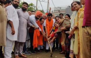 ਵਿਧਾਇਕ ਮਦਨ ਲਾਲ ਬੱਗਾ ਵੱਲੋਂ ਜੂਹੀ ਐਨਕਲੇਵ ‘ਚ ਨਵੀਆਂ ਸੜਕਾਂ ਦੇ ਨਿਰਮਾਣ ਦੀ ਸ਼ੁਰੂਆਤ