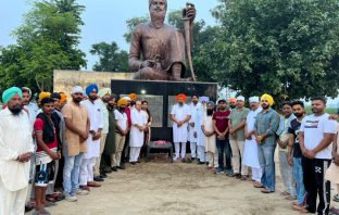 ਵਿਧਾਇਕ ਮਨਵਿੰਦਰ ਸਿੰਘ ਗਿਆਸਪੁਰਾ ਵੱਲੋਂ ਅੱਜ ਪਿੰਡ ਰੱਬੋਂ ਉਚੀ ਵਿਖੇ ਬਾਬਾ ਮਹਾਰਾਜ ਸਿੰਘ ਜੀ ਨੂੰ ਕੀਤੀ ਸ਼ਰਧਾਂਜਲੀ ਭੇਟ