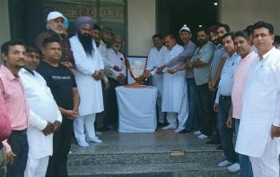 जिला कांग्रेस कमेटी की तरफ से डॉ भीम राय अंबेडकर जी का 132वां जन्म दिवस शाम सुन्दर मल्होत्रा के नेतृत्व में मनाया गया