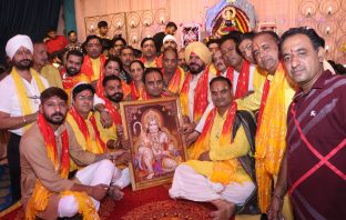 बाबा बर्फानी यूथ क्लब की ओर से मूर्ति स्थापना दिवस के उपलक्ष में करवाई गई विशाल भजन संध्या !