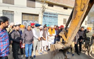 ਵਿਧਾਇਕ ਸਿੱਧੂ ਵਲੋਂ ਮਾਇਆ ਸੋਪ ਫੈਕਟਰੀ ਨੇੜੇ ਗਲੀ ਨੰਬਰ 3, 5 ਅਤੇ 6 ਦੀਆਂ ਸੜ੍ਹਕਾਂ ਦੇ ਨਿਰਮਾਣ ਕਾਰਜ਼ਾਂ ਦਾ ਉਦਘਾਟਨ