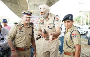 ਟਰੈਫਿਕ ਪ੍ਰਬੰਧਨ ਨੂੰ ਵਧੀਆ ਕਰਨ ਲਈ ਪੁਲਿਸ ਕਮਿਸ਼ਨਰ ਨੇ ਵੇਰਕਾ ਮਿਲਕ ਪੁਆਇੰਟ ਨੇੜੇ ਈ.ਆਰ.ਵੀ ਹੱਟ ਦੇ ਆਉਣ ਵਾਲੇ ਪੁਆਇੰਟ ਦਾ ਨਿਰੀਖਣ ਕੀਤਾ