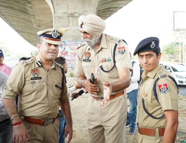 ਟਰੈਫਿਕ ਪ੍ਰਬੰਧਨ ਨੂੰ ਵਧੀਆ ਕਰਨ ਲਈ ਪੁਲਿਸ ਕਮਿਸ਼ਨਰ ਨੇ ਵੇਰਕਾ ਮਿਲਕ ਪੁਆਇੰਟ ਨੇੜੇ ਈ.ਆਰ.ਵੀ ਹੱਟ ਦੇ ਆਉਣ ਵਾਲੇ ਪੁਆਇੰਟ ਦਾ ਨਿਰੀਖਣ ਕੀਤਾ